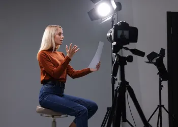 MEB Onaylı İleri Oyunculuk Eğitimi ile Karakter Yaratma Sürecini Keşfedin