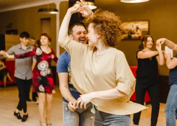 Salsa Dansçısı Olmak: Tutkunuzu Profesyonelliğe Dönüştürün