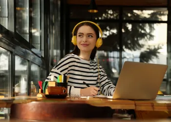 Az Parayla Ne İş Kurulur? Sanat ve Dijital Alanlarda Kârlı Seçenekler