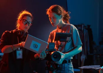 Kamera Önü Oyunculuk Kursu İle Ekrana Hazırlıklı Çıkın