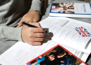 Akıcı İngilizce İçin En Popüler Kurs: Hemen Kaydol, Konuşmaya Başla!
