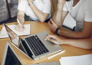 Popüler Kurs Denizinde Kaybolmayın: İlgi Alanınıza Göre Nereden Başlamalı?