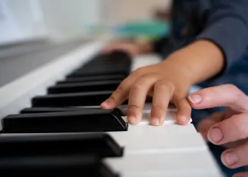 Çocuklar İçin Piyano Dersi Bütçesi: Farklı Fiyat Aralıklarına Göre Seçenekler