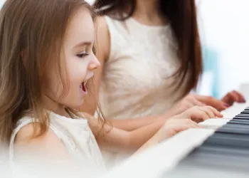 Çocuklar İçin Piyano Kursu: Oyun Temelli ve Pedagojik Programlar