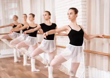 Çocuk ve Yetişkin Bale Kursu Programları Karşılaştırması