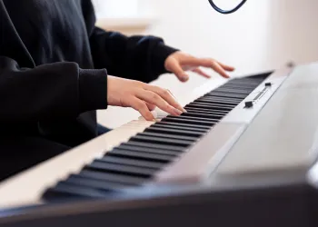 Piyano Öğrenmek Ne Kadar Sürer? (Gerçekçi Zaman Çizelgesi)