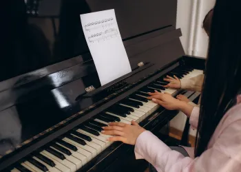 Bütçenize Göre En İyi Piyano Dersi (Farklı Fiyat Aralıkları)