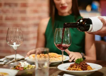 Konuk Ağırlama Sanatında Ustalık: Eğitim Tavsiyeleri