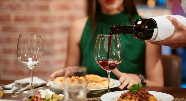 Konuk Ağırlama Sanatında Ustalık: Madam Sofia Cafe & Bar’dan Eğitim Tavsiyeleri