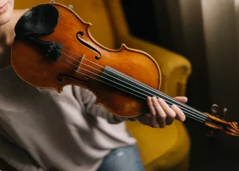 Tek Başına Keman Öğrenmek: Evde Kendi Kendinize Başarabilir misiniz?